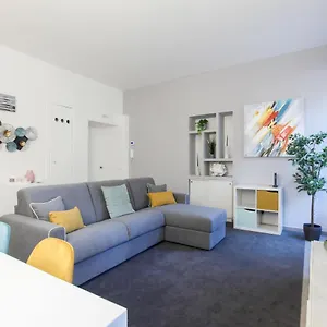  Appartamento Modern Close To Shopping District Italia
